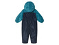 Een donkerblauwe winteroverall met een turquoise capuchon.