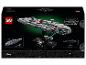 LEGO Star Wars Home One Star Cruiser bouwset op een zwarte achtergrond.