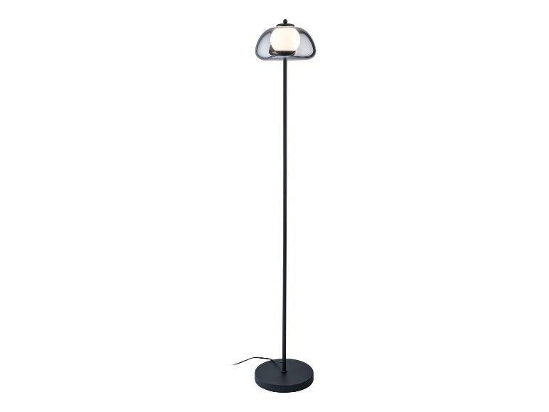 Zwarte staande lamp met grijze kap.