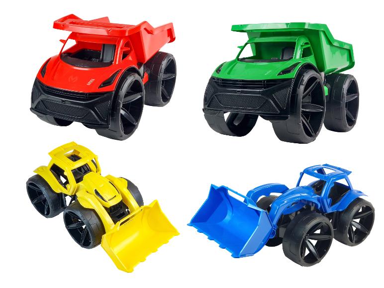 Vier kleurrijke speelgoedtrucks: rode sportwagen, groene kiepwagen, gele lader, blauwe graafmachine.