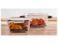 Twee glazen containers met eten, één met aardappelen en kip, de andere met gemarineerde kip.