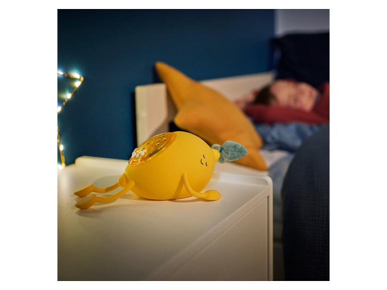 Gele citroen-vormige nachtlampje naast een slapende kind.