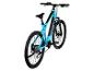 Turquoise elektrische mountainbike met zwarte banden en zadel.