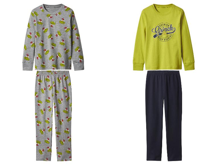 Twee kinder Grinch pyjamasets: één grijs met patroon en één geel met tekst.