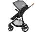 Compacte kinderwagen met zitje en mand, modern design.