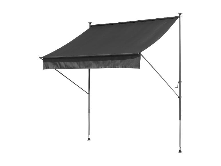 Een zwart zonnescherm met een handmatige bediening.