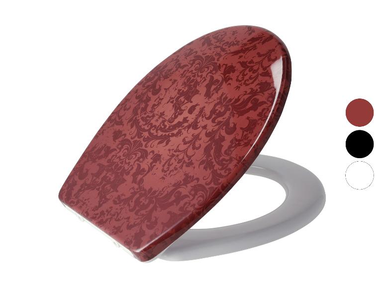 Bordeauxkleurig toiletbril met damastpatroon.