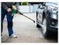 Man wast auto met Parkside hogedrukreiniger met 20V accu.