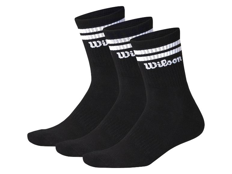 Drie paar zwarte Wilson sokken met witte strepen.