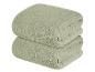 Twee lichtgroene, getextureerde handdoeken.