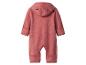 Roze wollen babyromper met capuchon en berenoren.