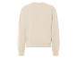 Een crèmekleurige trui met lange mouwen.