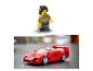 Een rode LEGO Ferrari F40 met een LEGO figuur.