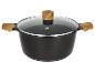 Zwarte kookpan met glazen deksel en houten handvatten.