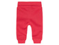 Rode joggingbroek voor baby's.