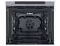 Een open oven met een draaibare grill en een ovenrooster.