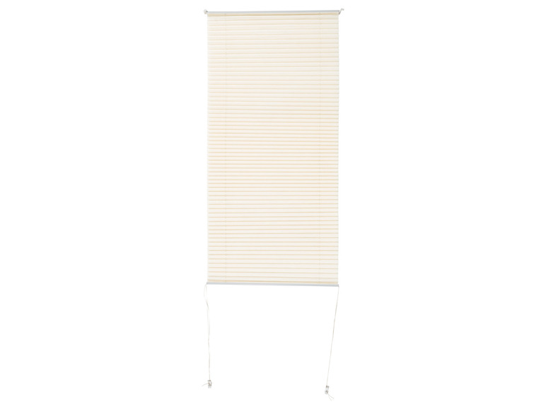 Een crèmekleurige vouwgordijn met trekkoord.