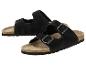 Zwarte sandalen met twee bandjes, gespen en een kurken zool.