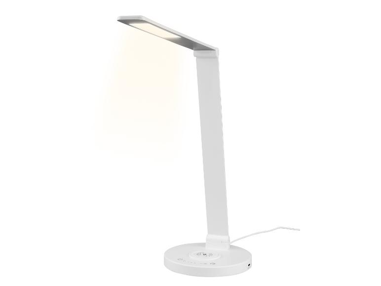 Witte LED-bureaulamp met draadloze oplader.