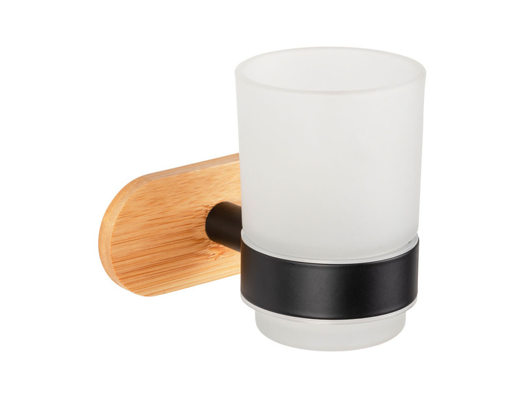 Een badkameraccessoire met een glazen beker en een houten houder.