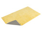 Een zachte, gele badmat met een grijs antislip onderkant.