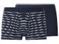 Twee herenboxershorts: één donkerblauw met witte strepen en één effen donkerblauw.
