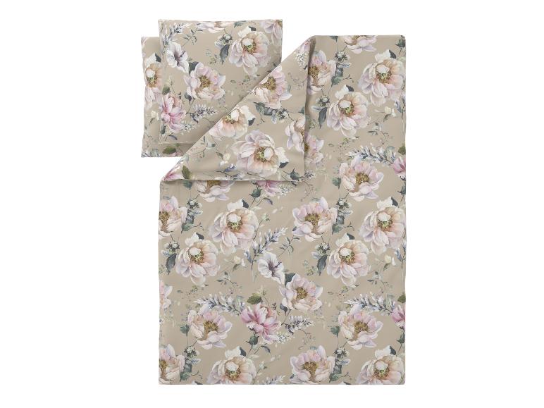 Beige beddengoedset met een bloemenpatroon van roze en witte pioenrozen.