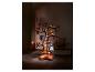 Halloween ballonboom met spin, uil, spook en pompoenen in een schemerige kamer.