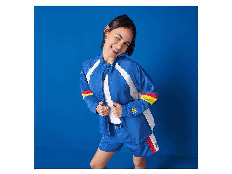 Lidl sportkleding: blauw jack en short met kleurrijke details.