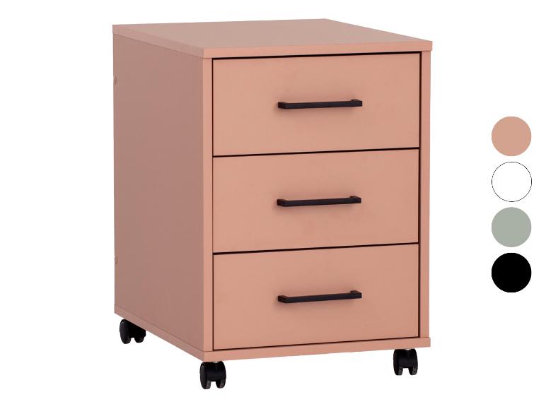 Verrijdbaar ladeblok met drie perzikkleurige lades, met zwarte handgrepen en wielen.