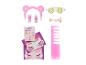 Roze spa-accessoires voor kinderen, inclusief hoofdband, gezichtsmaskers, kam en huidverzorgingsproducten.