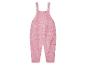 Roze gebreide romper voor baby's.