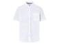 Wit overhemd met korte mouwen, klassieke stijl.