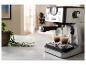 De'Longhi espressomachine zet twee kopjes espresso op een aanrecht.