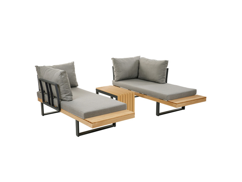 Twee ligstoelen met kussens van stof en een houten frame.