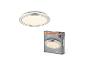 Zilverkleurige plafondlamp met warm licht en de verpakking ervan.