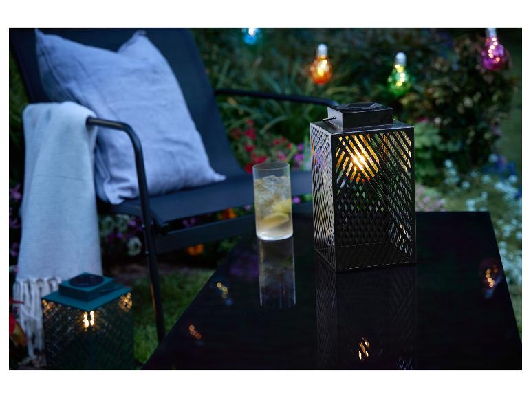 Decoratieve solar lantaarns voor buiten, tuin sfeer.