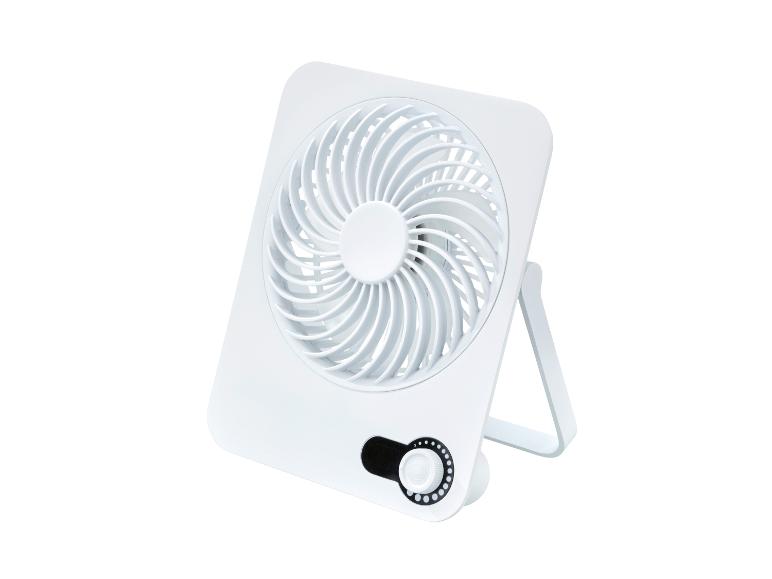 Witte tafelventilator met snelheidsregelaar op een witte achtergrond.