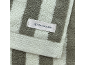 Gestreept handdoek in grijs en wit met een klein label.