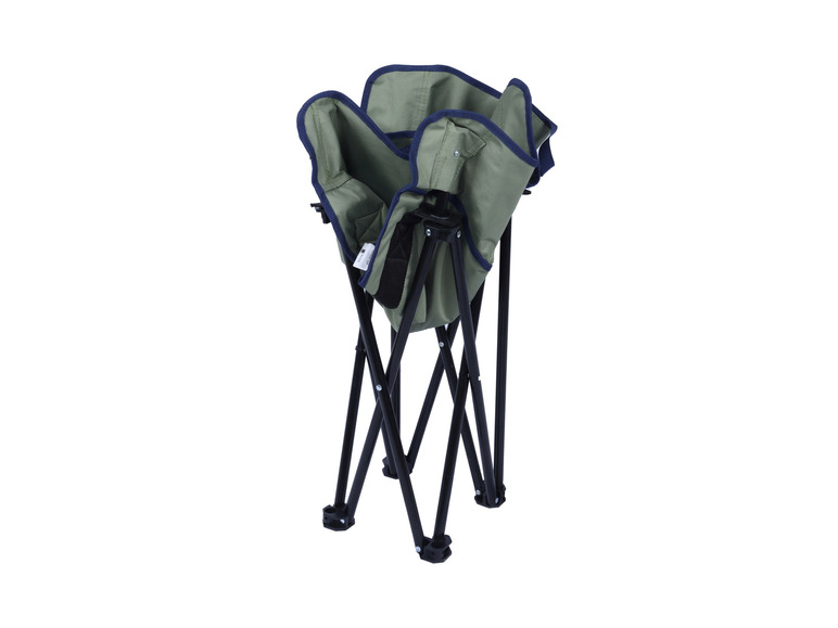 Een groene vouwstoel met een zwart stalen frame.