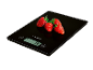 Digitale keukenweegschaal met vier verse aardbeien, met '74g' op het display.