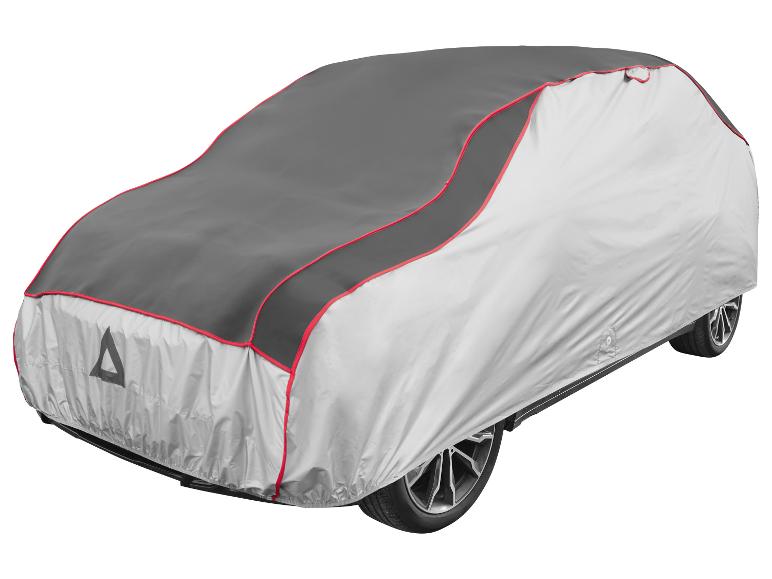Autohoes, grijs en zilver met rode bies, geïsoleerd op een witte achtergrond
