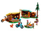 LEGO Friends kampeerset met twee hutten, fietsen en figuren.