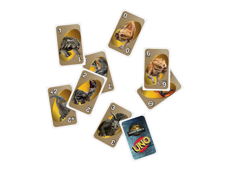 Jurassic World UNO kaarten verspreid op een wit oppervlak.