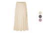 Beige satijnen rok met verschillende kleurkeuzes.