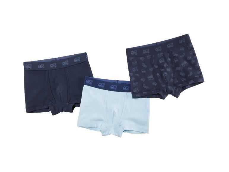 Drie jongens onderbroeken met autoprint.