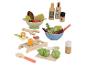 Houten salade speelset met kommen, keukengerei en ingrediënten.