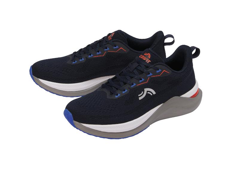 Een paar donkerblauwe sportschoenen met oranje en blauwe accenten.