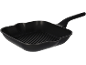 Zwarte, vierkante grillpan met handvat.