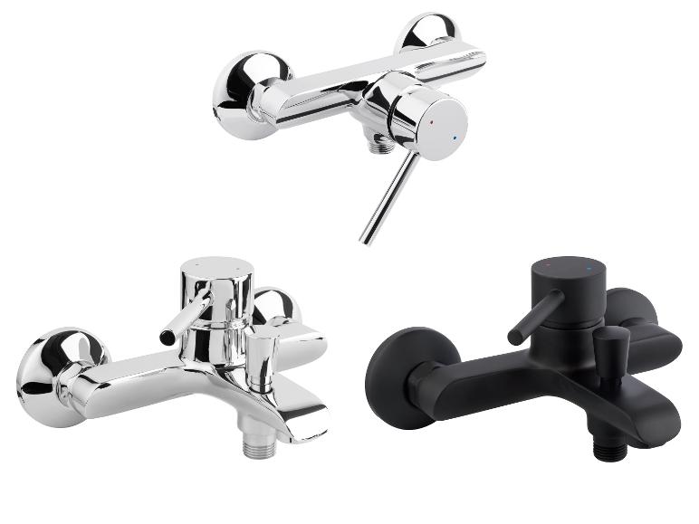 Drie bad-douchemengkranen in chroom en matzwart, met één hendel en omstelknop.